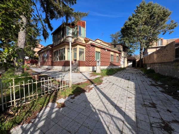 casa indipendente in vendita ad Ariano Irpino in zona Cardito