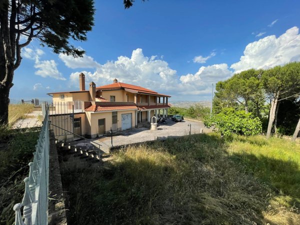 casa indipendente in vendita ad Ariano Irpino