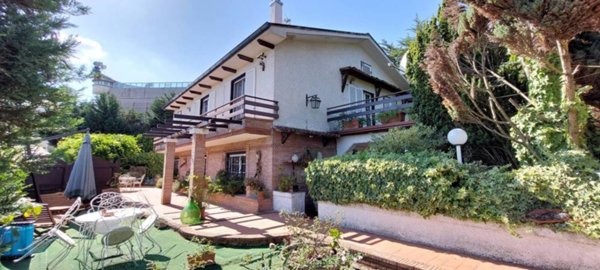 casa indipendente in vendita ad Ariano Irpino in zona Cardito