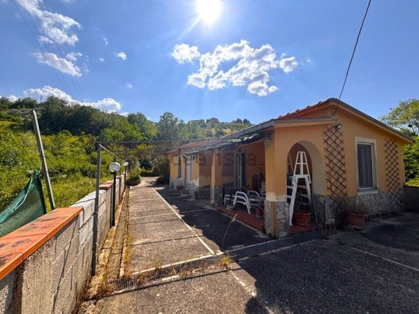 casa indipendente in vendita ad Ariano Irpino in zona Martiri