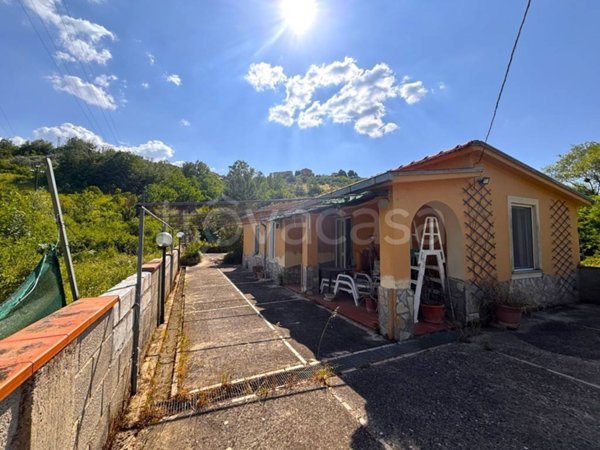 casa indipendente in vendita ad Ariano Irpino in zona Martiri
