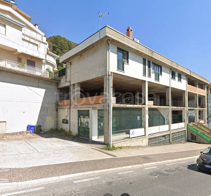 negozio in vendita ad Ariano Irpino in zona Cardito