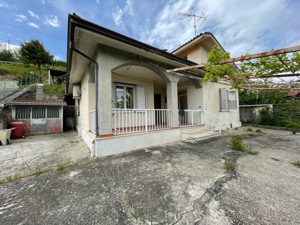 casa indipendente in vendita ad Ariano Irpino