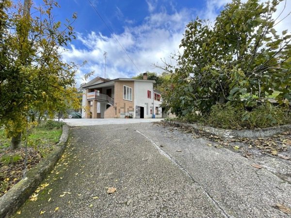 casa indipendente in vendita ad Ariano Irpino in zona San Liberatore