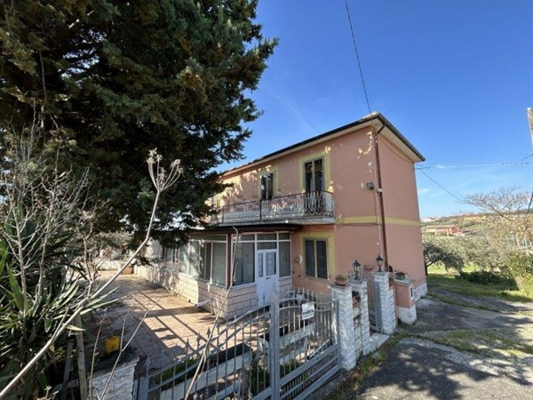 casa indipendente in vendita ad Ariano Irpino