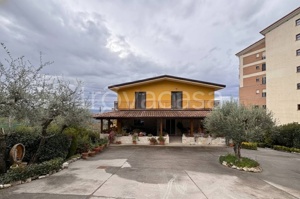 casa indipendente in vendita ad Ariano Irpino