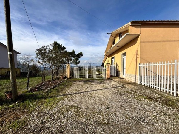 casa indipendente in vendita ad Ariano Irpino