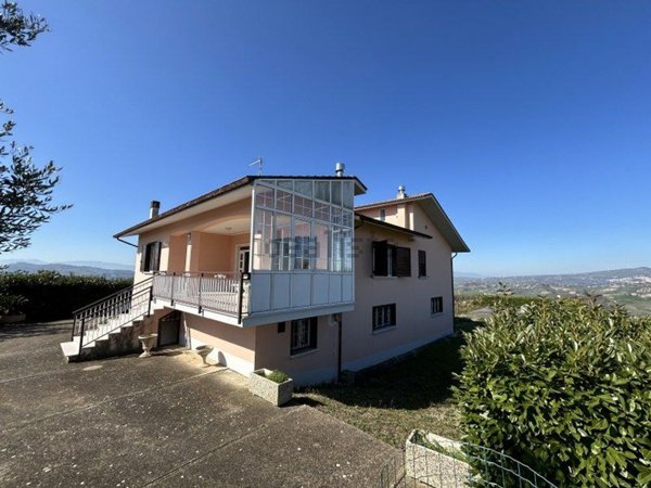 casa indipendente in vendita ad Ariano Irpino