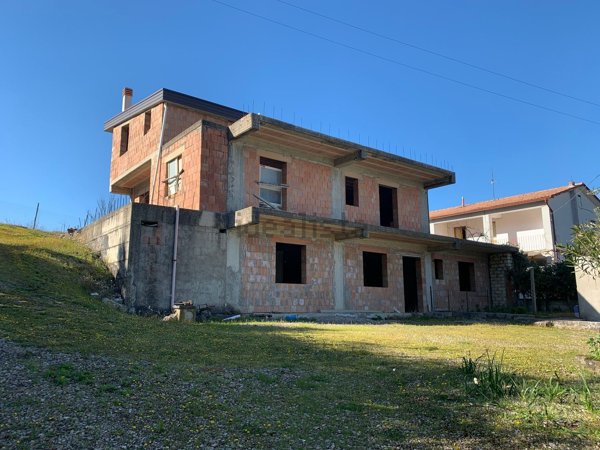casa indipendente in vendita ad Ariano Irpino