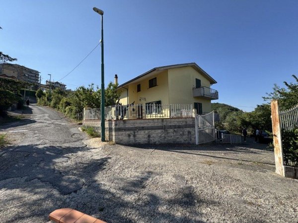 casa indipendente in vendita ad Ariano Irpino