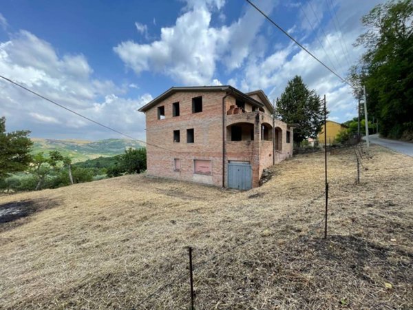 casa indipendente in vendita ad Ariano Irpino