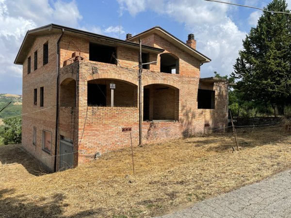 casa indipendente in vendita ad Ariano Irpino
