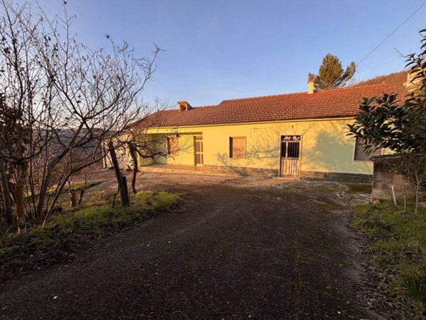 casa indipendente in vendita ad Ariano Irpino