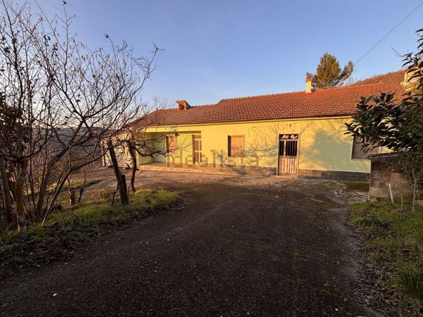 casa indipendente in vendita ad Ariano Irpino