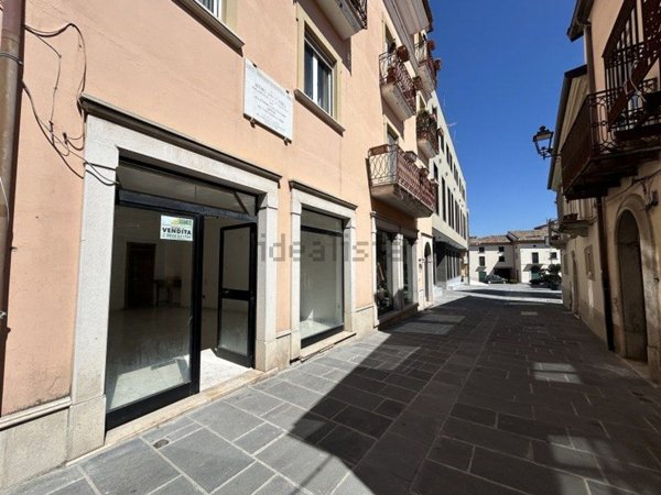 locale commerciale in vendita ad Ariano Irpino
