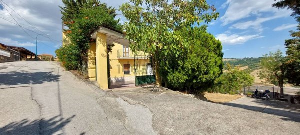 casa indipendente in vendita ad Ariano Irpino