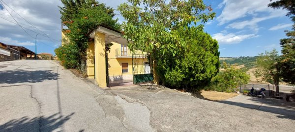 casa indipendente in vendita ad Ariano Irpino