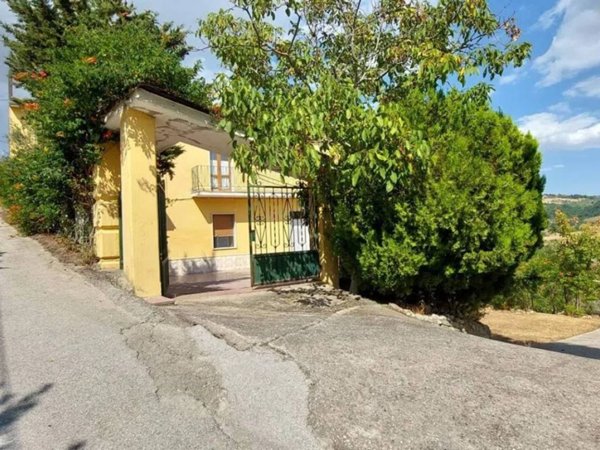 casa indipendente in vendita ad Ariano Irpino