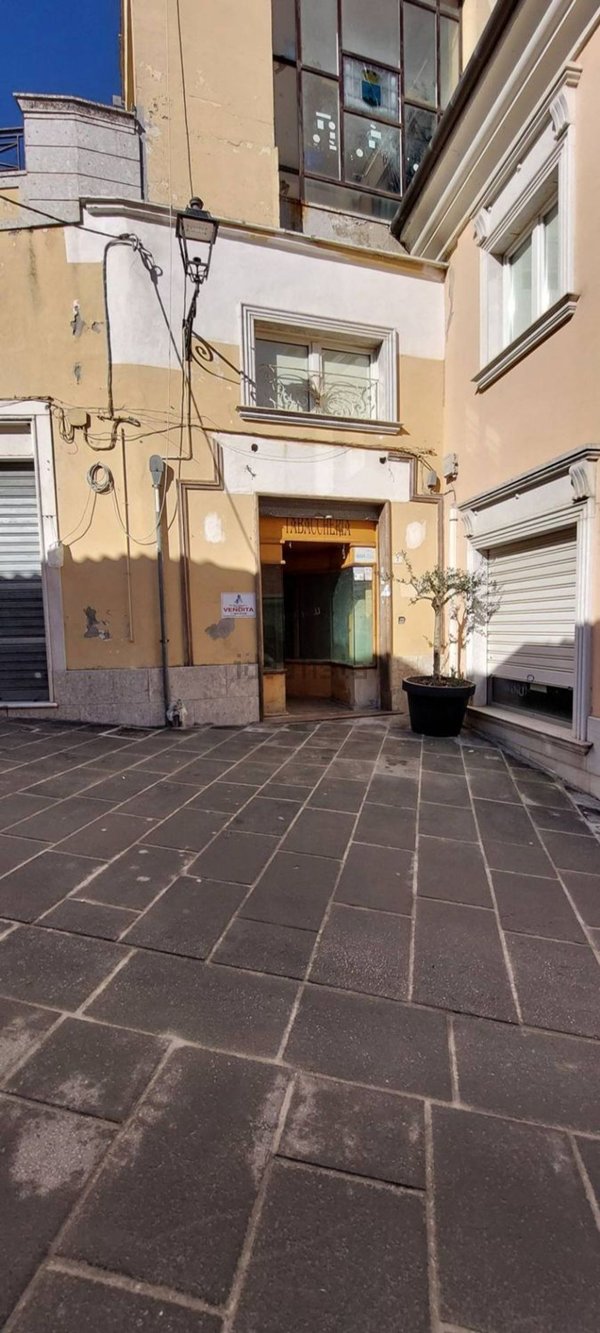 locale commerciale in vendita ad Ariano Irpino