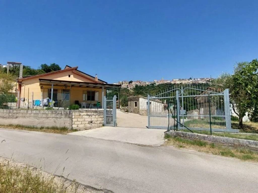 casa indipendente in vendita ad Ariano Irpino