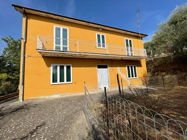 casa indipendente in vendita ad Ariano Irpino