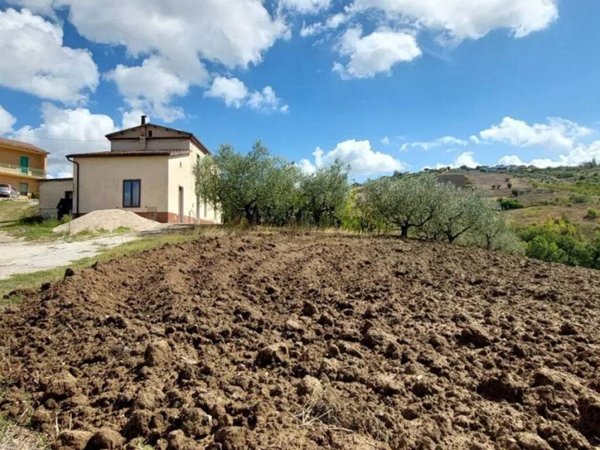 casa indipendente in vendita ad Ariano Irpino