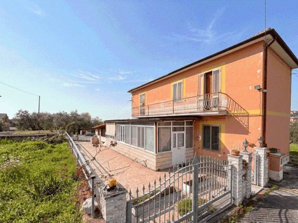 casa indipendente in vendita ad Ariano Irpino