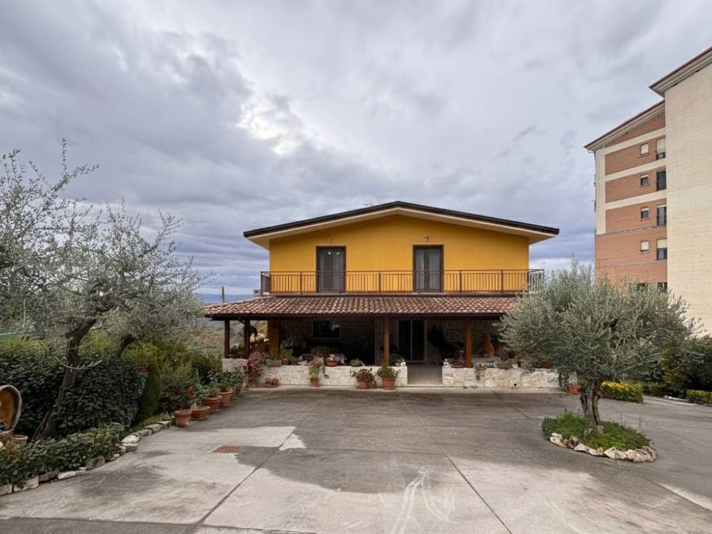 casa indipendente in vendita ad Ariano Irpino