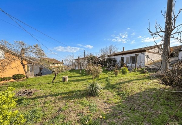 casa indipendente in vendita ad Ariano Irpino in zona Cardito