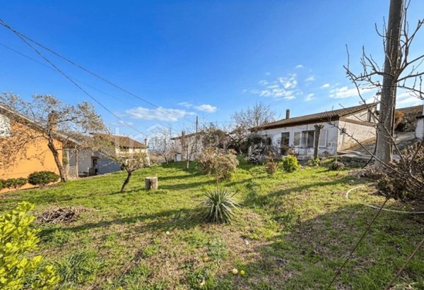 casa indipendente in vendita ad Ariano Irpino in zona Cardito
