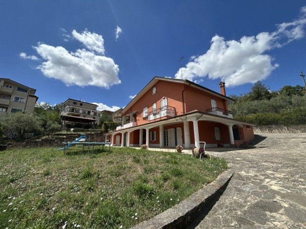 casa indipendente in vendita ad Ariano Irpino
