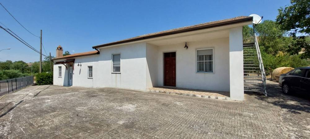 casa indipendente in vendita ad Ariano Irpino