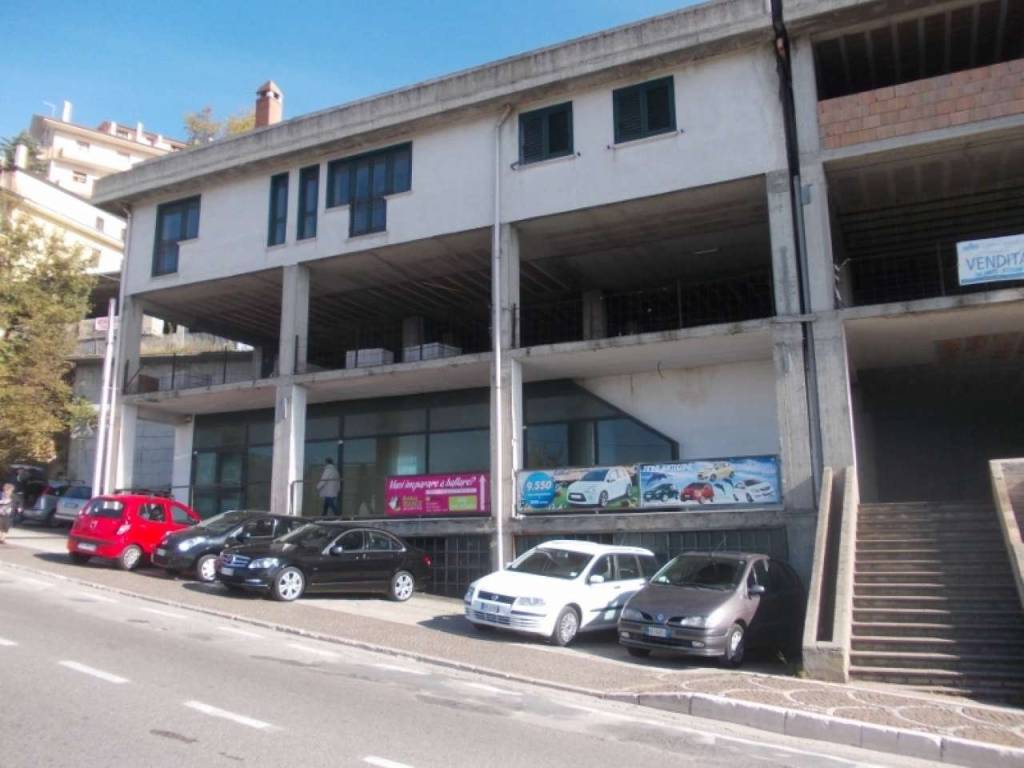 negozio in vendita ad Ariano Irpino in zona San Pietro