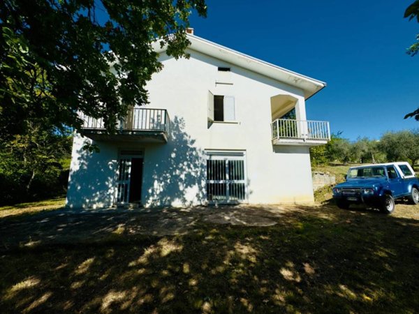 casa indipendente in vendita ad Ariano Irpino in zona Cardito