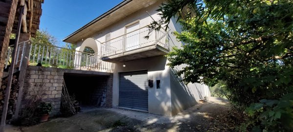 casa indipendente in vendita ad Ariano Irpino in zona Cardito