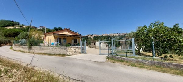 casa indipendente in vendita ad Ariano Irpino