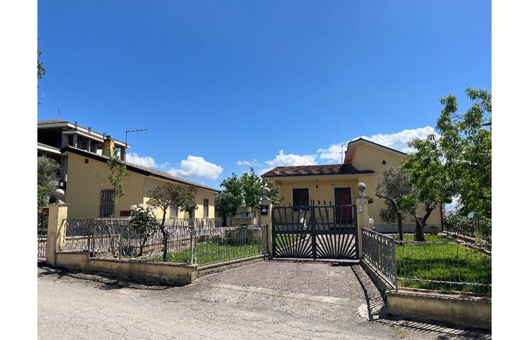 casa indipendente in vendita ad Ariano Irpino in zona Cardito