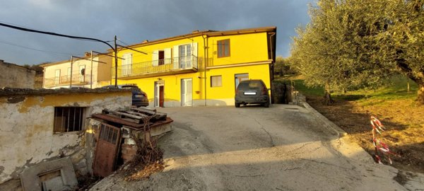 casa indipendente in vendita ad Ariano Irpino