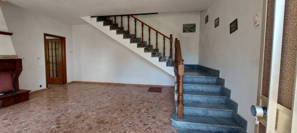 casa indipendente in vendita ad Ariano Irpino in zona Ariano Scalo