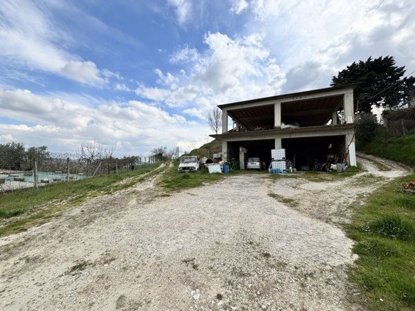 locale commerciale in vendita ad Ariano Irpino