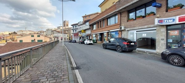 locale commerciale in vendita ad Ariano Irpino