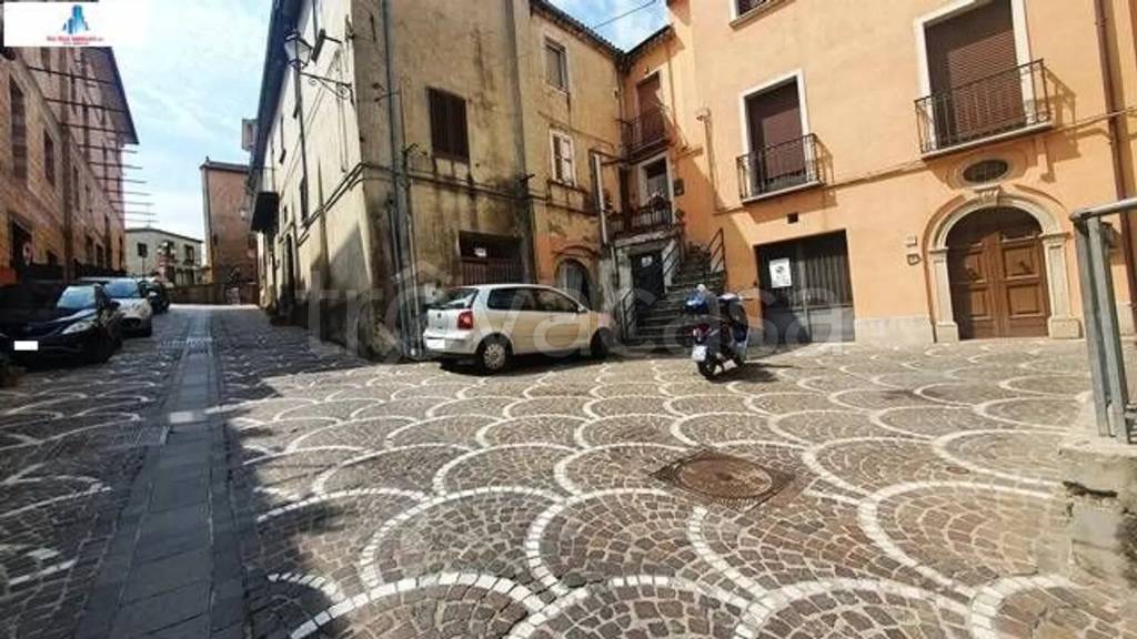 casa indipendente in vendita ad Ariano Irpino in zona San Pietro