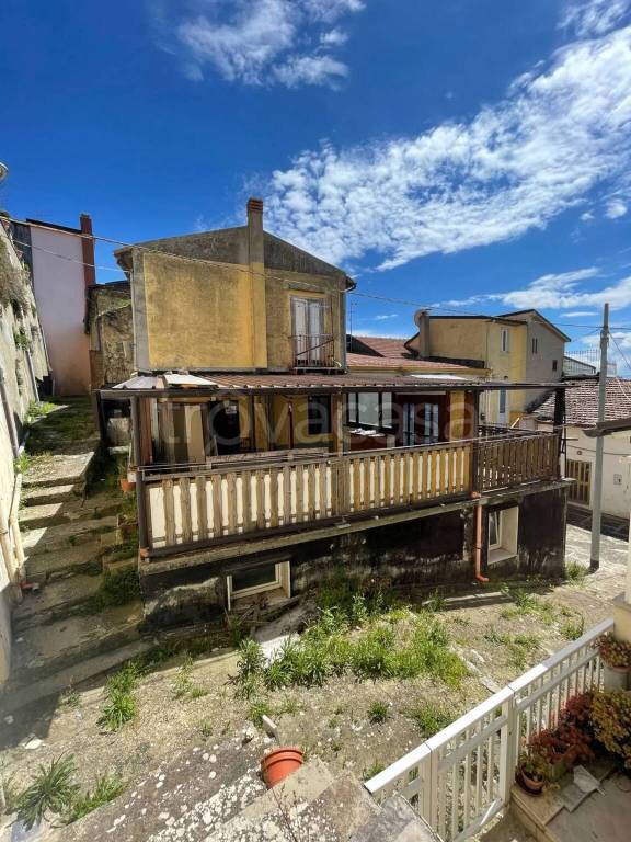 casa indipendente in vendita ad Ariano Irpino in zona San Pietro