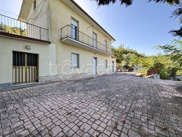 casa indipendente in vendita ad Ariano Irpino in zona Martiri