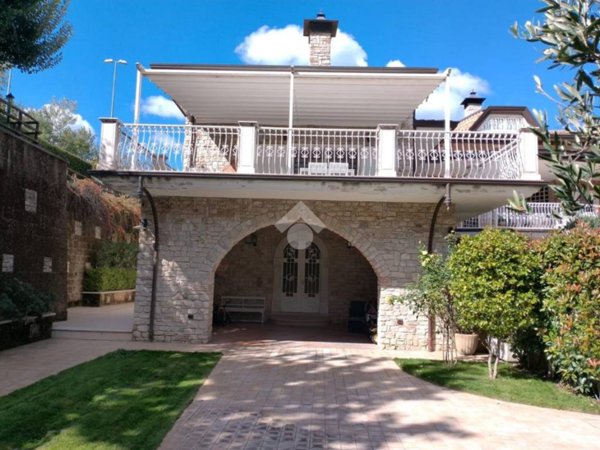 casa indipendente in vendita ad Atripalda