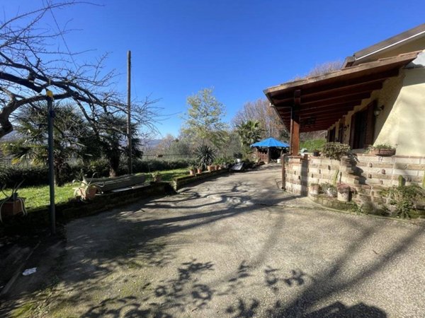 casa indipendente in vendita ad Atripalda