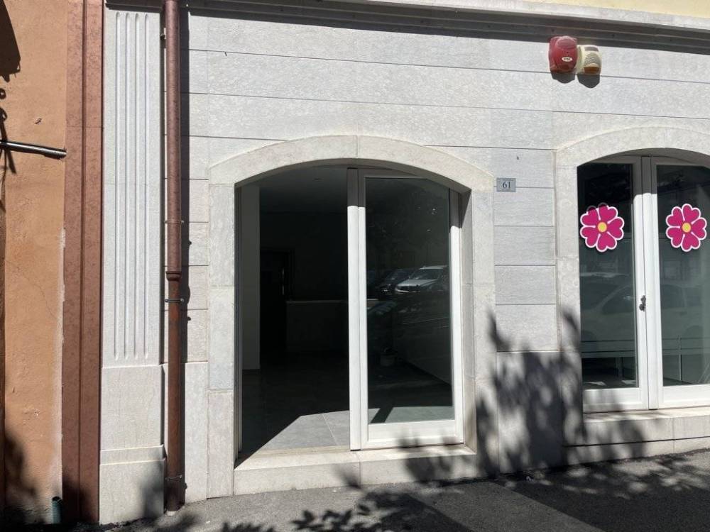 locale commerciale in vendita ad Atripalda