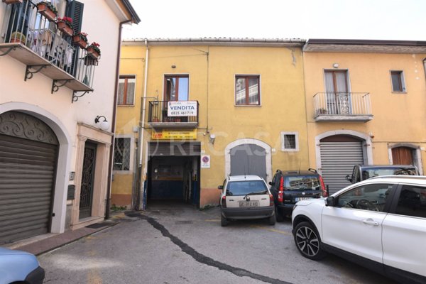 locale commerciale in vendita ad Atripalda