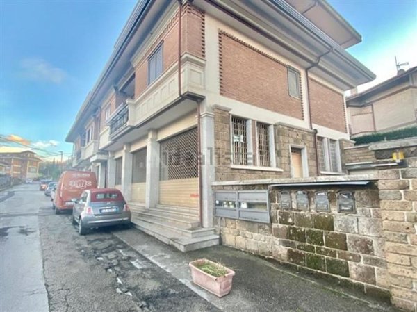 locale commerciale in vendita ad Atripalda