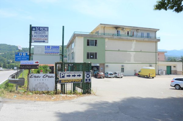 locale commerciale in vendita ad Atripalda